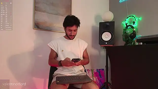 Snapshot of Valentinoford chatting on 05/19/26, 10:28 Valentinoford online show from 05/19/26, 10:28