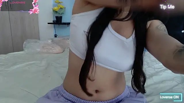 Snapshot of evatits_1 chatting on 11/20/25, 01:01 evatits 1 online show from 11/20/25, 01:01