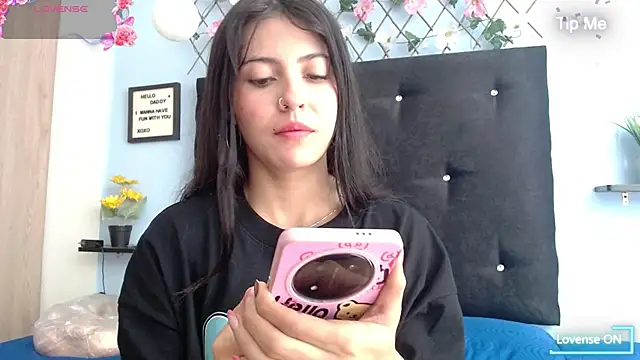 Snapshot of evatits_1 chatting on 11/30/25, 01:12 evatits 1 online show from 11/30/25, 01:12