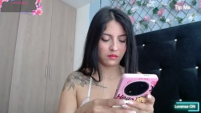 Snapshot of evatits_1 chatting on 12/04/25, 12:26 evatits 1 online show from 12/04/25, 12:26