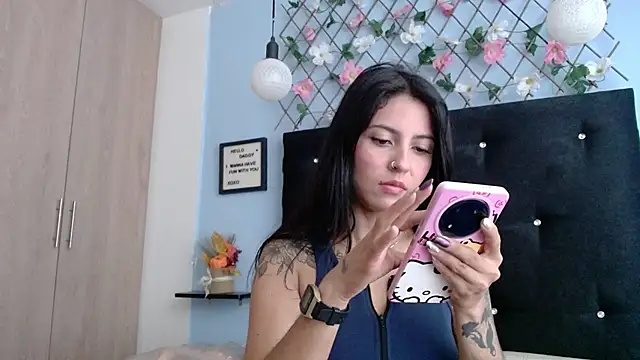 Snapshot of evatits_1 chatting on 11/06/25, 12:09 evatits 1 online show from 11/06/25, 12:09