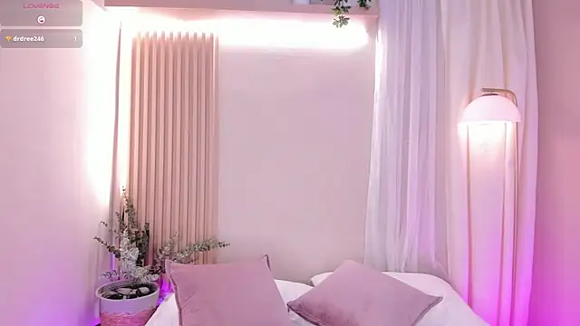 Snapshot of mara_brooks chatting on 11/14/25, 08:23 mara brooks online show from 11/14/25, 08:23