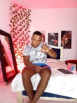 Snapshot of ARTHUR_MINI chatting on 10/21/25, 01:05 ARTHUR MINI online show from 10/21/25, 01:05