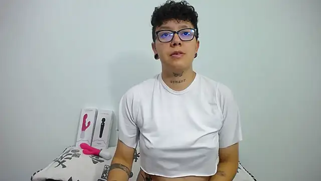 Snapshot of alex_noa chatting on 02/27/25, 07:26 alex noa online show from 02/27/25, 07:26