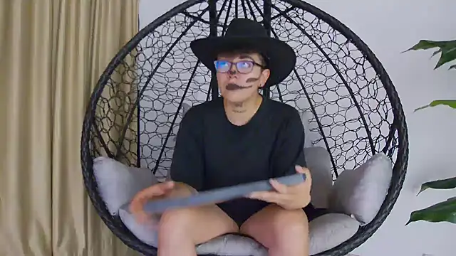 Snapshot of alex_noa chatting on 10/31/25, 05:09 alex noa online show from 10/31/25, 05:09