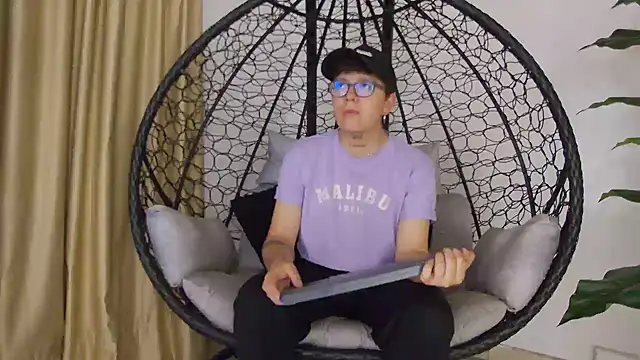 Snapshot of alex_noa chatting on 11/11/25, 07:30 alex noa online show from 11/11/25, 07:30