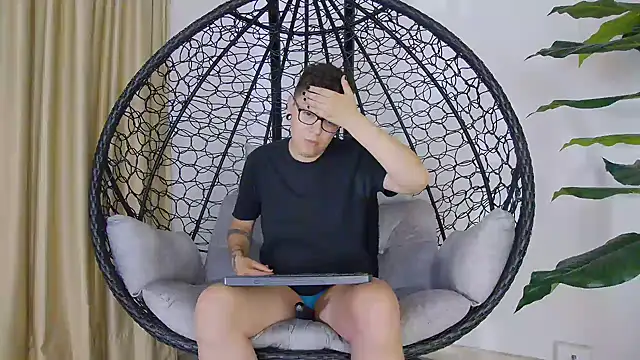 Snapshot of alex_noa chatting on 11/19/25, 07:25 alex noa online show from 11/19/25, 07:25