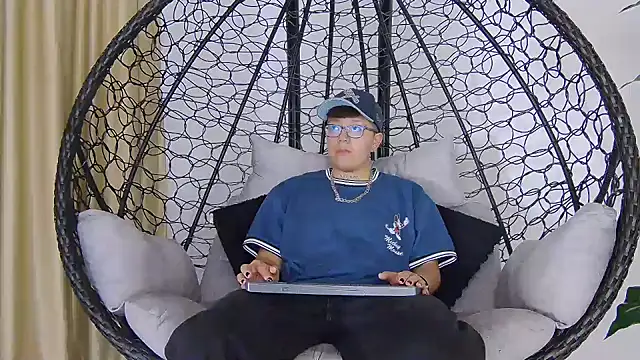 Snapshot of alex_noa chatting on 11/18/25, 07:17 alex noa online show from 11/18/25, 07:17