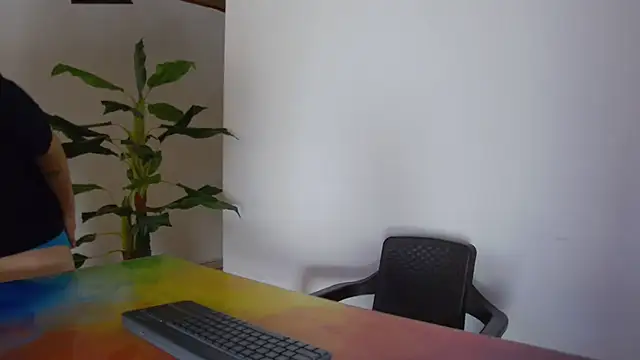 Snapshot of alex_noa chatting on 10/29/25, 07:24 alex noa online show from 10/29/25, 07:24