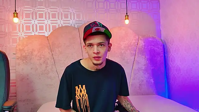 kendalltaylorr online show from 11/28/25, 01:00