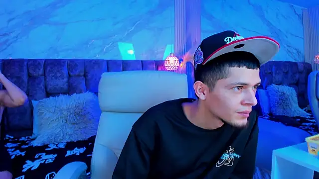 kendalltaylorr online show from 04/08/26, 02:57