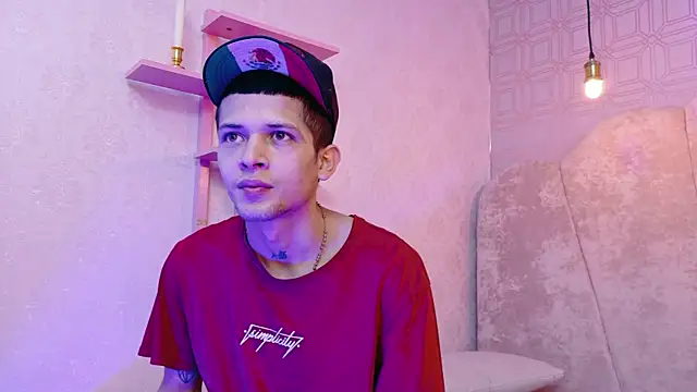 kendalltaylorr online show from 12/05/25, 12:37