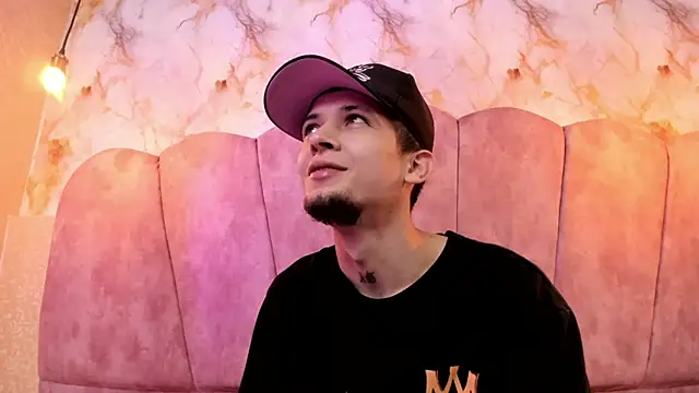 kendalltaylorr online show from 10/15/25, 12:02