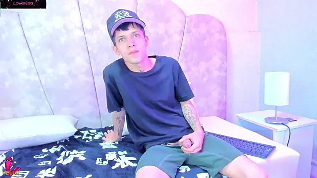 kendalltaylorr online show from 03/12/25, 03:02