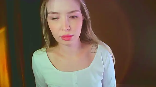 Snapshot of mia_raspberrie chatting on 12/14/24, 08:40 mia raspberrie online show from 12/14/24, 08:40