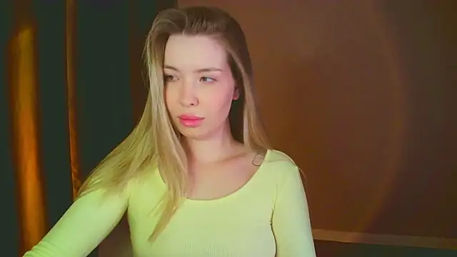 Snapshot of mia_raspberrie chatting on 12/13/24, 10:23 mia raspberrie online show from 12/13/24, 10:23