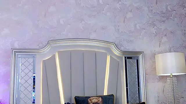 Snapshot of Issadorra chatting on 02/08/25, 02:27 Issadorra online show from 02/08/25, 02:27