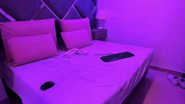 Charlotte Myers online show from 10/08/25, 07:47