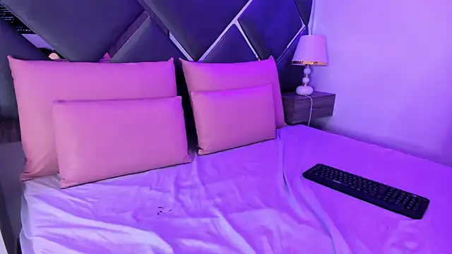 Charlotte Myers online show from 09/09/25, 07:34