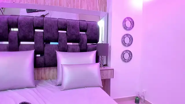 Charlotte Myers online show from 12/17/25, 07:52