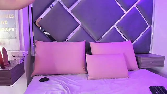 Charlotte Myers online show from 10/25/25, 08:09