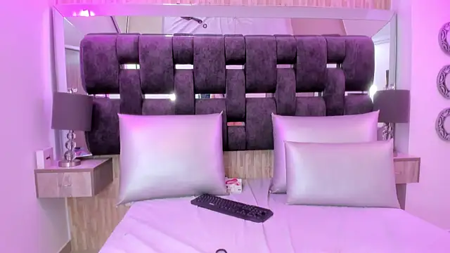 Charlotte Myers online show from 12/19/25, 08:22