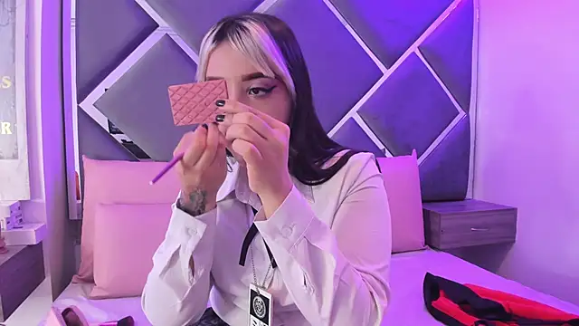 Charlotte Myers online show from 10/24/25, 07:46