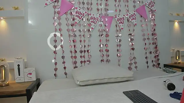 Snapshot of Dalia-Prada chatting on 02/14/26, 02:01 Dalia-Prada online show from 02/14/26, 02:01