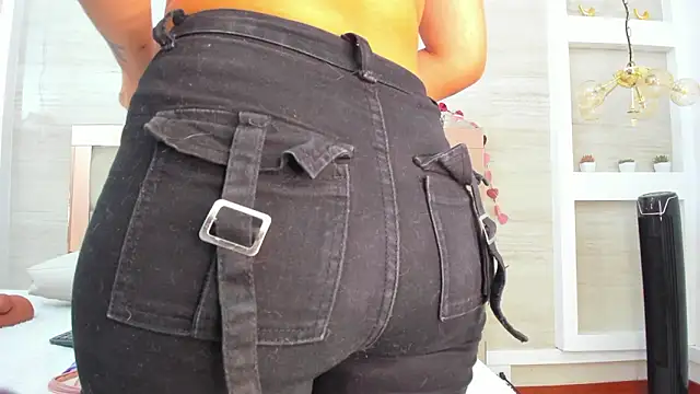 Snapshot of Dalia-Prada chatting on 02/19/26, 04:42 Dalia-Prada online show from 02/19/26, 04:42