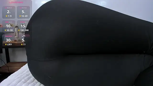 Snapshot of Dalia-Prada chatting on 06/17/26, 04:12 Dalia-Prada online show from 06/17/26, 04:12