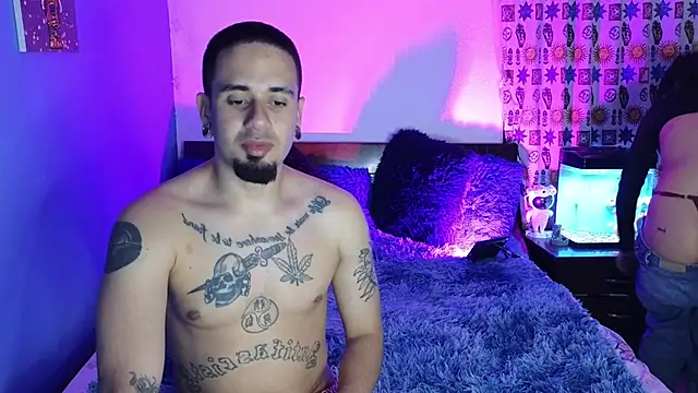 Snapshot of tony_and_sophia chatting on 11/27/25, 02:01 tony and sophia online show from 11/27/25, 02:01