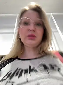 Teya moon  online show from 12/23/25, 08:57