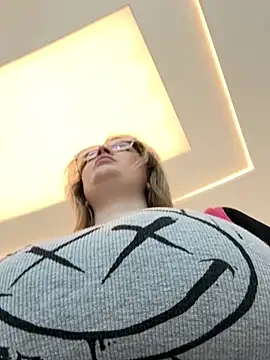 Teya moon  online show from 02/05/26, 10:00