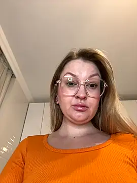 Snapshot of Teya_moon_ chatting on 10/13/25, 06:20 Teya moon  online show from 10/13/25, 06:20