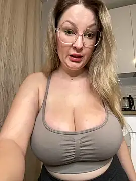 Teya moon  online show from 12/19/25, 05:15