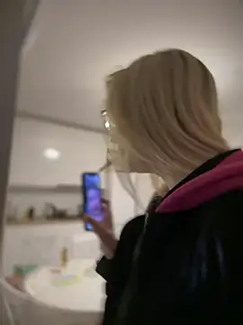 Snapshot of Teya_moon_ chatting on 03/06/25, 02:30 Teya moon  online show from 03/06/25, 02:30