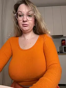 Snapshot of Teya_moon_ chatting on 11/02/25, 07:19 Teya moon  online show from 11/02/25, 07:19