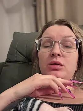 Snapshot of Teya_moon_ chatting on 02/08/25, 07:05 Teya moon  online show from 02/08/25, 07:05