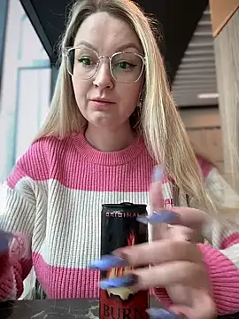 Snapshot of Teya_moon_ chatting on 01/14/25, 09:02 Teya moon  online show from 01/14/25, 09:02