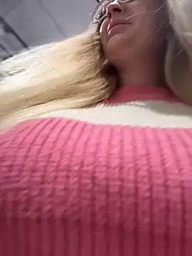 Snapshot of Teya_moon_ chatting on 01/05/25, 11:48 Teya moon  online show from 01/05/25, 11:48