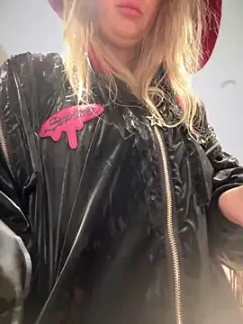 Snapshot of Teya_moon_ chatting on 03/20/25, 06:31 Teya moon  online show from 03/20/25, 06:31