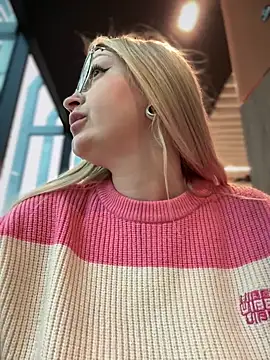 Snapshot of Teya_moon_ chatting on 01/14/25, 12:03 Teya moon  online show from 01/14/25, 12:03