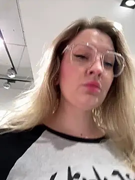 Snapshot of Teya_moon_ chatting on 09/27/25, 12:55 Teya moon  online show from 09/27/25, 12:55