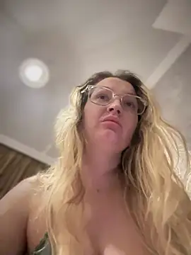 Snapshot of Teya_moon_ chatting on 03/21/25, 07:13 Teya moon  online show from 03/21/25, 07:13