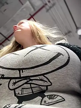 Snapshot of Teya_moon_ chatting on 02/23/25, 12:37 Teya moon  online show from 02/23/25, 12:37