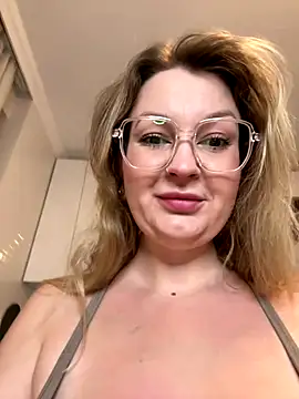 Snapshot of Teya_moon_ chatting on 09/19/25, 05:17 Teya moon  online show from 09/19/25, 05:17