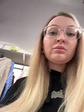 Snapshot of Teya_moon_ chatting on 01/21/25, 10:08 Teya moon  online show from 01/21/25, 10:08