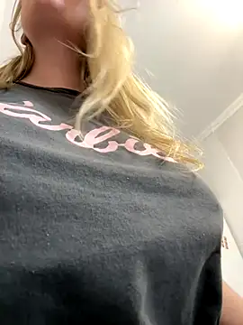 Teya moon  online show from 12/14/25, 11:21