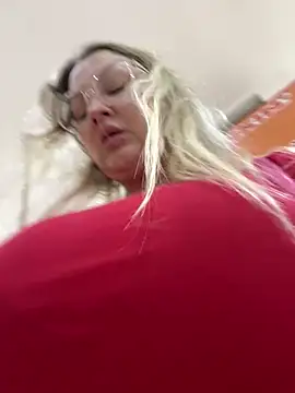 Snapshot of Teya_moon_ chatting on 10/08/25, 01:56 Teya moon  online show from 10/08/25, 01:56