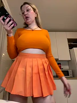 Snapshot of Teya_moon_ chatting on 10/28/25, 07:24 Teya moon  online show from 10/28/25, 07:24